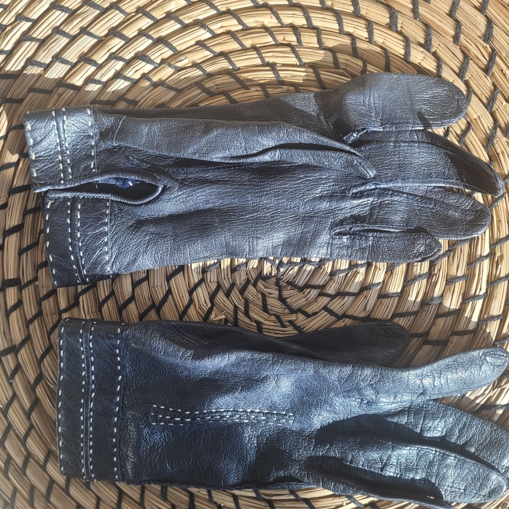 Elegant Black Leather Gloves (Small)